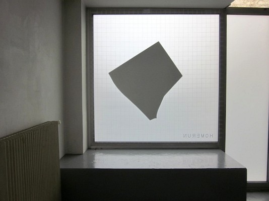 D�rte_Behn_Homerun_2012_Nylonschn�re_Graupappe_Acrylfarbe_175x175cm