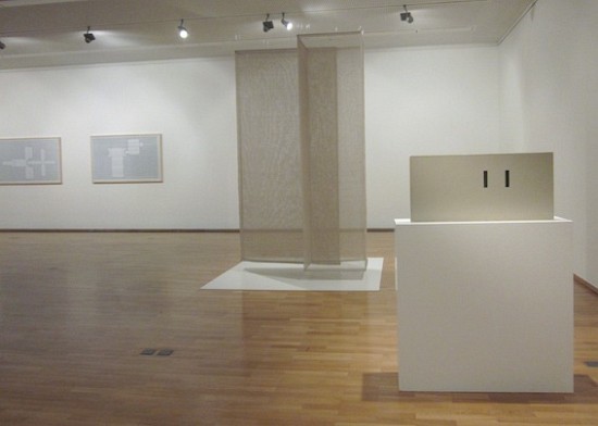 D�rte_Behn_Neuer_Raum_I_2011_Leinen_270x145x80cm