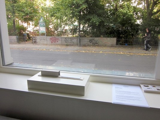 D�rte_Behn_Objekt_3-teilig_2013_36x5x4_4cm_Graupappe_Tape_Filz